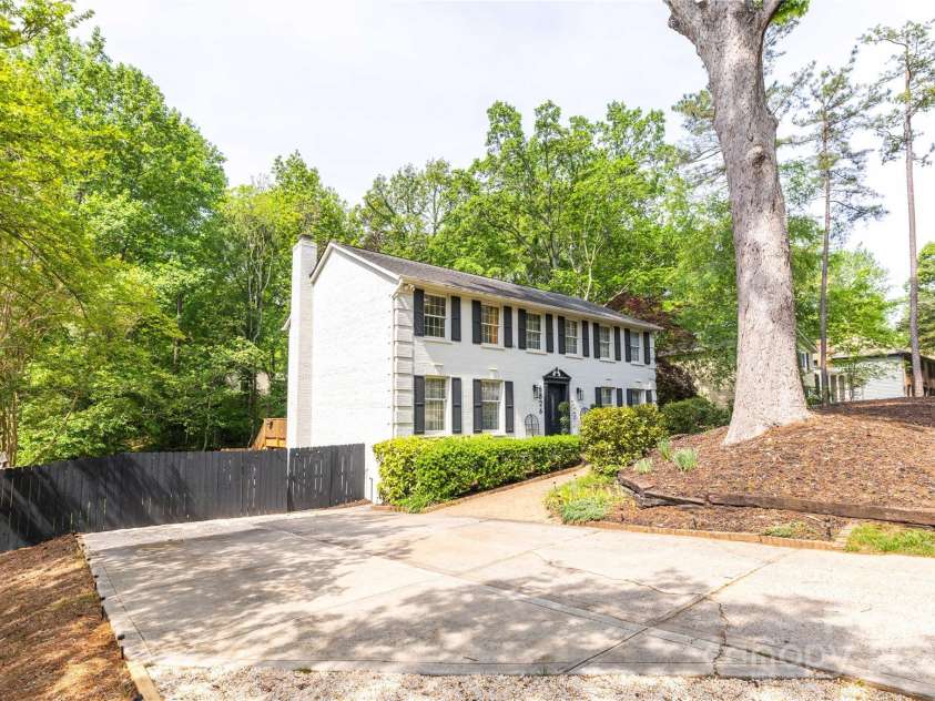 6826 Rollingridge Drive, Charlotte, NC 28211.  MLS# CAR4250393, YatesRealty ID 9953. 