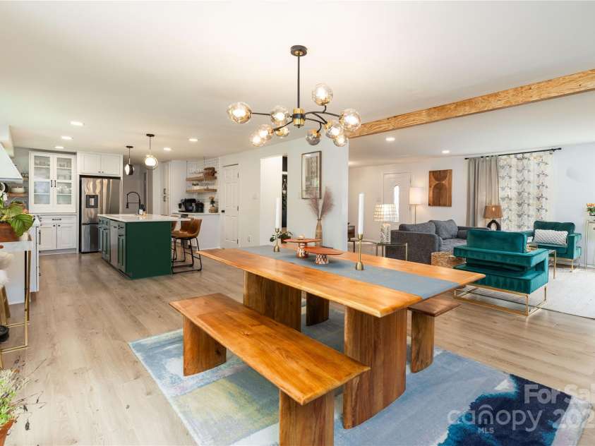 6826 Rollingridge Drive, Charlotte, NC 28211.  MLS# CAR4250393, YatesRealty ID 9953. 