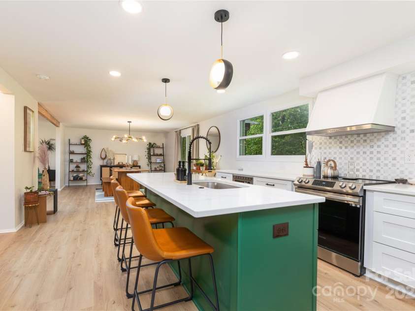 6826 Rollingridge Drive, Charlotte, NC 28211.  MLS# CAR4250393, YatesRealty ID 9953. 