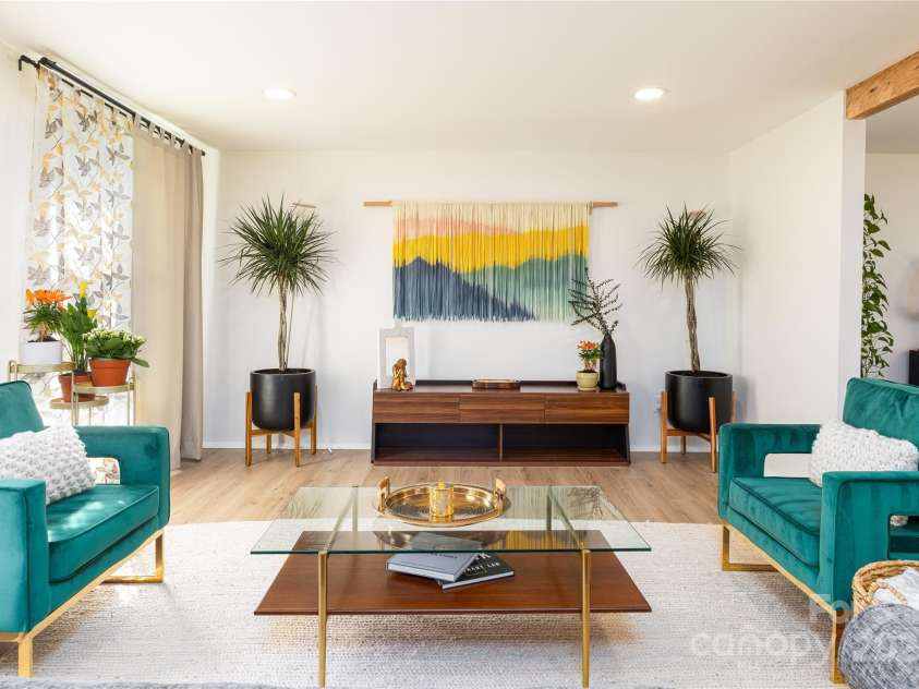 6826 Rollingridge Drive, Charlotte, NC 28211.  MLS# CAR4250393, YatesRealty ID 9953. 