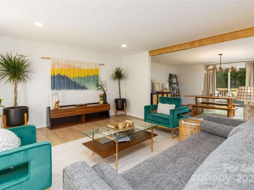 6826 Rollingridge Drive, Charlotte, NC 28211.  MLS# CAR4250393, YatesRealty ID 9953. 