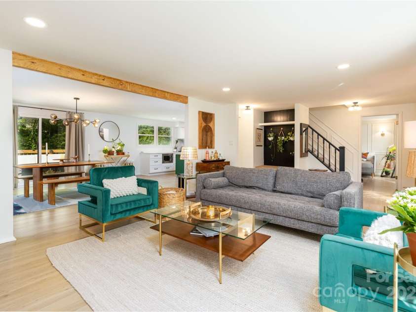 6826 Rollingridge Drive, Charlotte, NC 28211.  MLS# CAR4250393, YatesRealty ID 9953. 