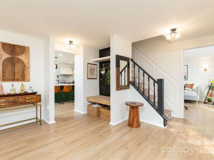 6826 Rollingridge Drive, Charlotte, NC 28211.  MLS# CAR4250393, YatesRealty ID 9953. 