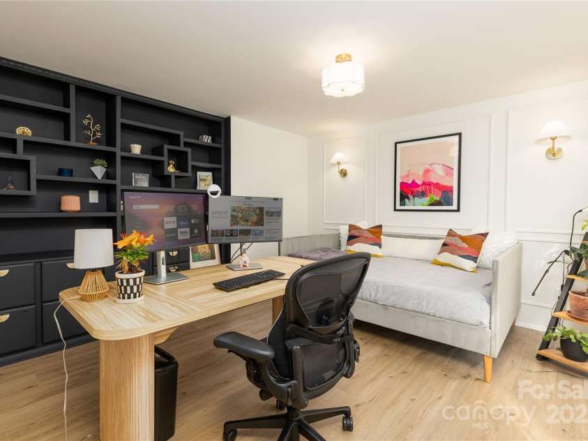 6826 Rollingridge Drive, Charlotte, NC 28211.  MLS# CAR4250393, YatesRealty ID 9953. 