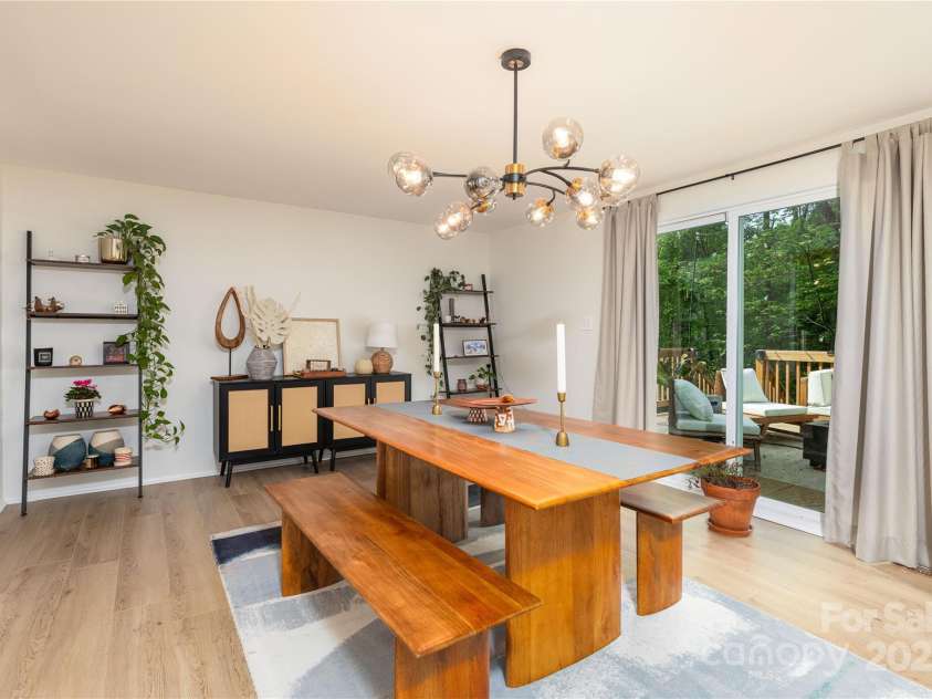 6826 Rollingridge Drive, Charlotte, NC 28211.  MLS# CAR4250393, YatesRealty ID 9953. 