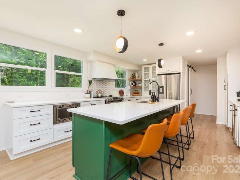 6826 Rollingridge Drive, Charlotte, NC 28211.  MLS# CAR4250393, YatesRealty ID 9953. 