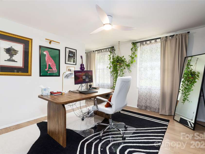 6826 Rollingridge Drive, Charlotte, NC 28211.  MLS# CAR4250393, YatesRealty ID 9953. 