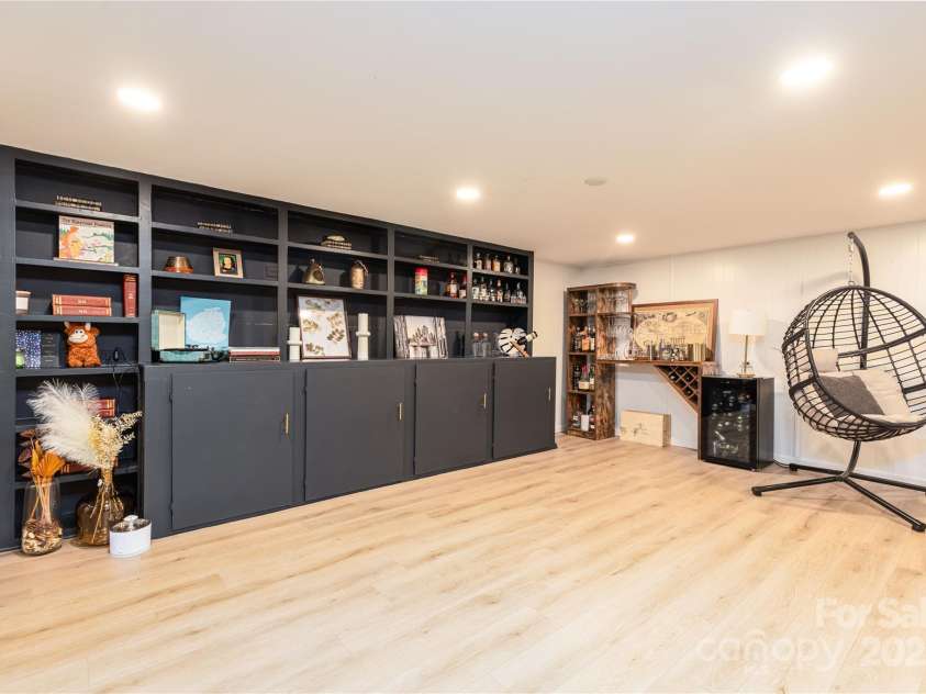 6826 Rollingridge Drive, Charlotte, NC 28211.  MLS# CAR4250393, YatesRealty ID 9953. 