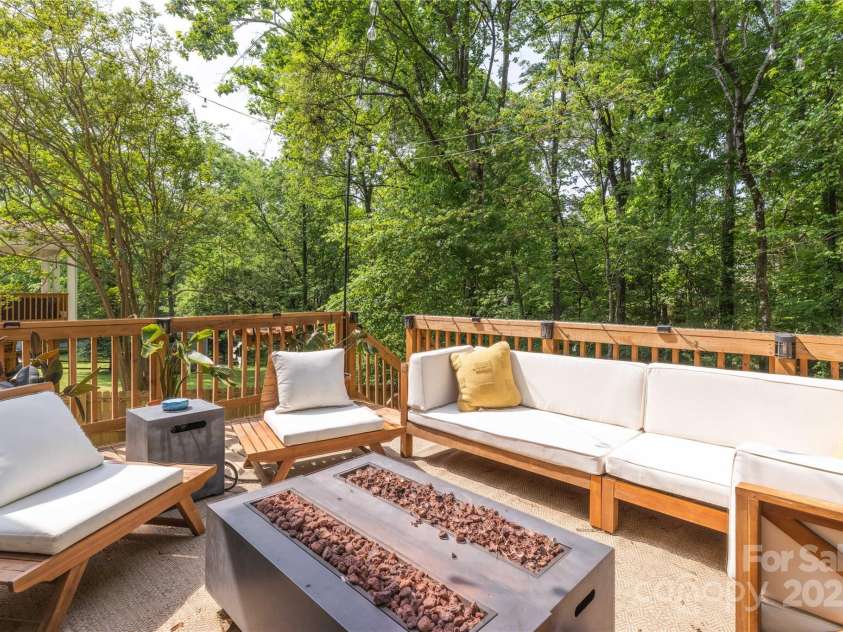 6826 Rollingridge Drive, Charlotte, NC 28211.  MLS# CAR4250393, YatesRealty ID 9953. 