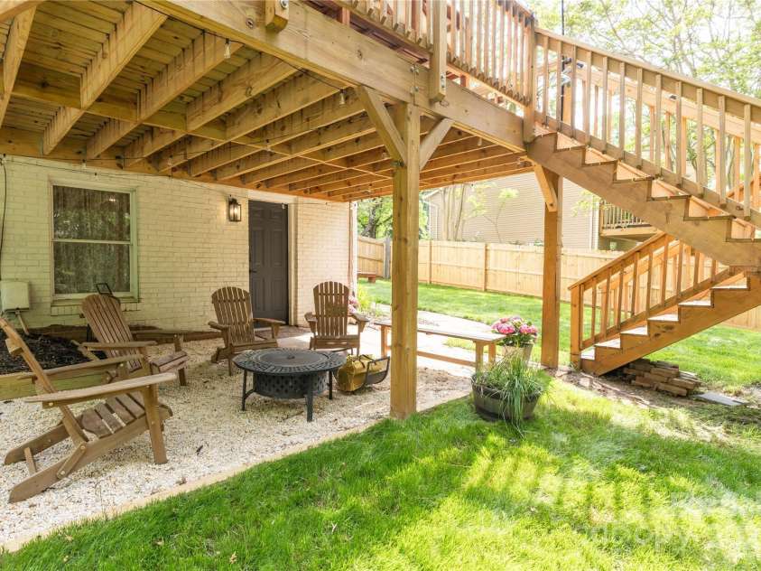 6826 Rollingridge Drive, Charlotte, NC 28211.  MLS# CAR4250393, YatesRealty ID 9953. 