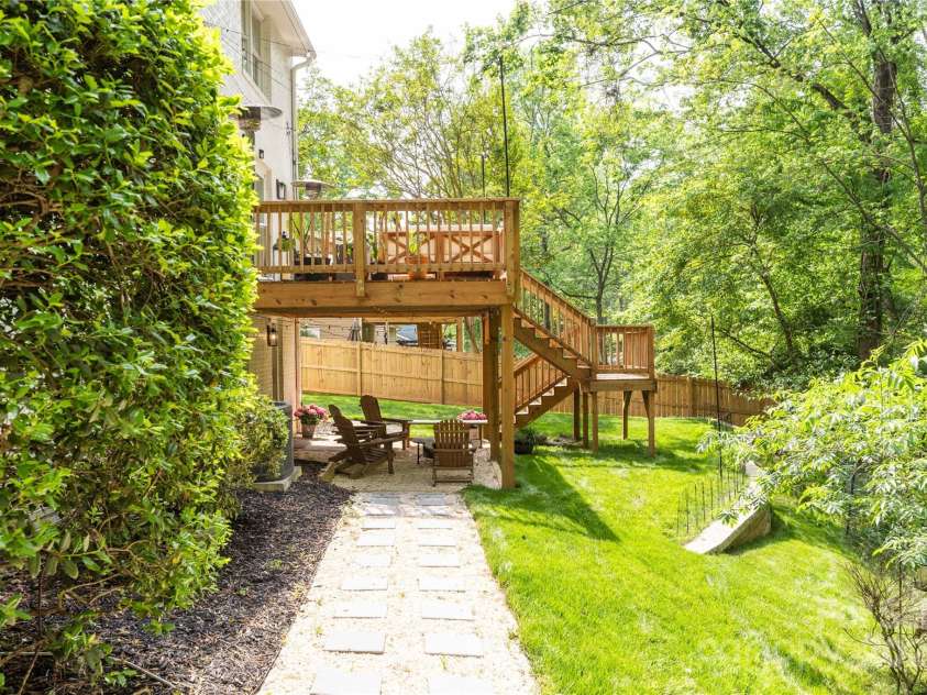 6826 Rollingridge Drive, Charlotte, NC 28211.  MLS# CAR4250393, YatesRealty ID 9953. 