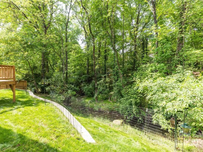 6826 Rollingridge Drive, Charlotte, NC 28211.  MLS# CAR4250393, YatesRealty ID 9953. 