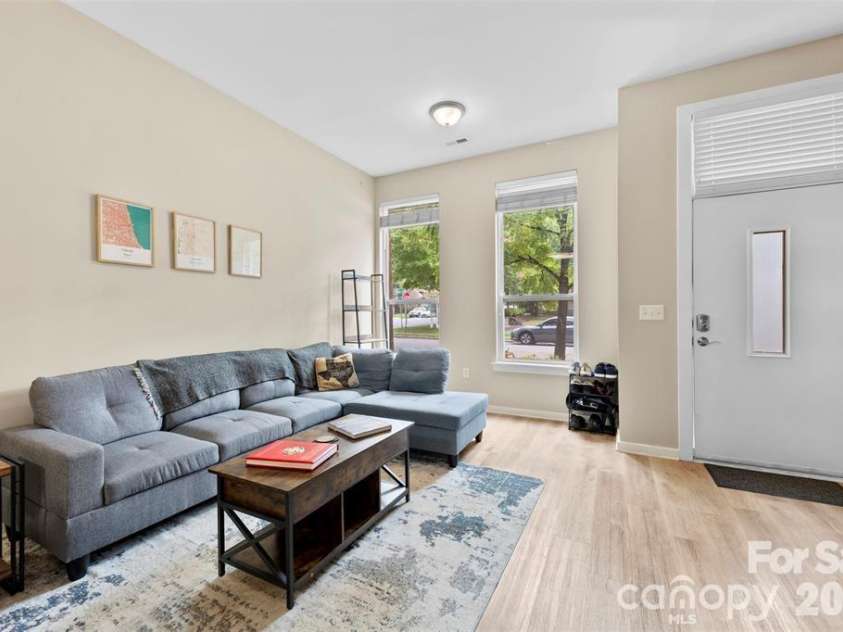 3239 Wesley Avenue, Charlotte, NC 28205.  MLS# CAR4365146, YatesRealty ID 9954. 