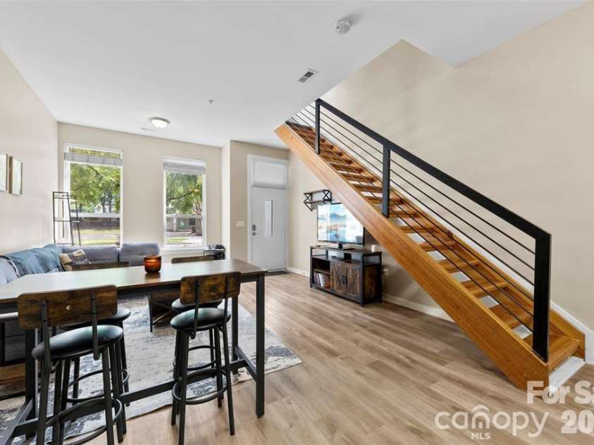 3239 Wesley Avenue, Charlotte, NC 28205.  MLS# CAR4365146, YatesRealty ID 9954. 