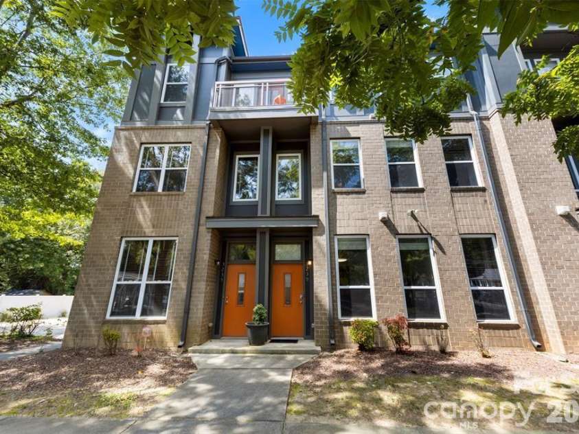 3239 Wesley Avenue, Charlotte, NC 28205.  MLS# CAR4365146, YatesRealty ID 9954. 