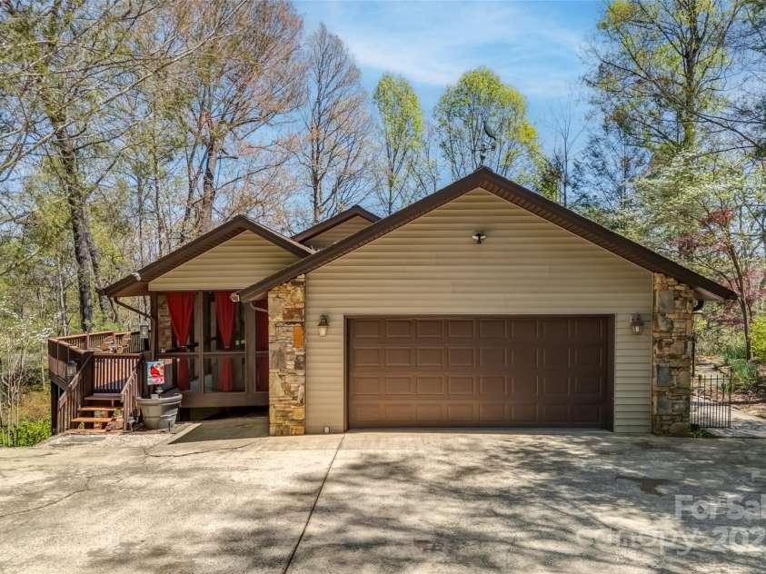 550 Middlemount Road, Pisgah Forest, NC 28768.  MLS# CAR4247493, YatesRealty ID 9954. 