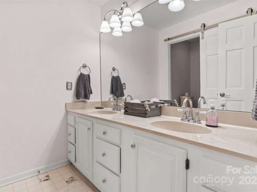 550 Middlemount Road, Pisgah Forest, NC 28768.  MLS# CAR4247493, YatesRealty ID 9954. 