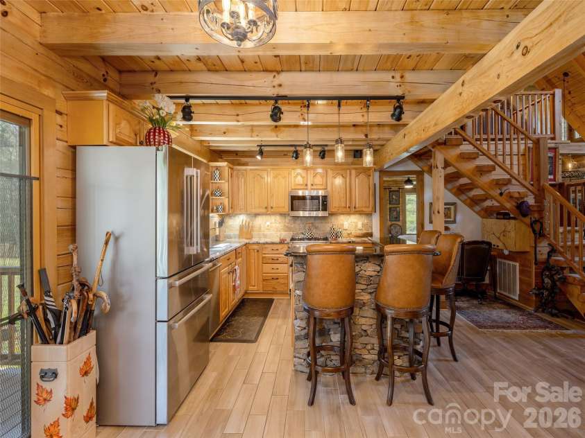 622 Oleta Road, Hendersonville, NC 28792.  MLS# CAR4361003, YatesRealty ID 9955. 
