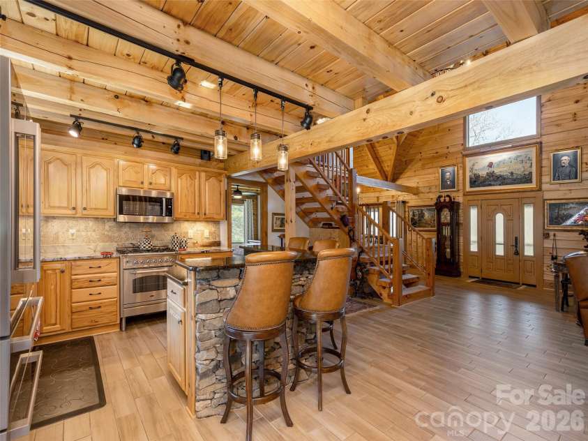 622 Oleta Road, Hendersonville, NC 28792.  MLS# CAR4361003, YatesRealty ID 9955. 