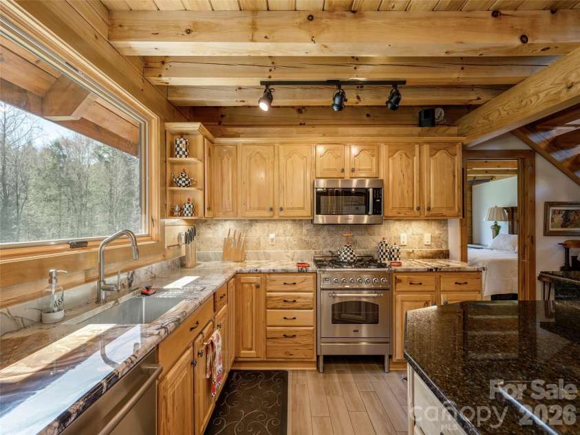 622 Oleta Road, Hendersonville, NC 28792.  MLS# CAR4361003, YatesRealty ID 9955. 