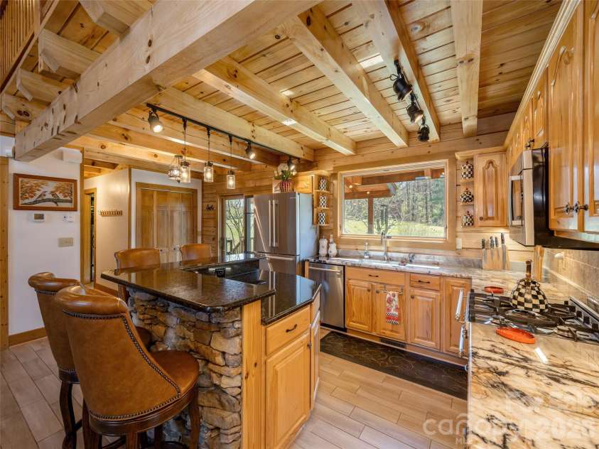 622 Oleta Road, Hendersonville, NC 28792.  MLS# CAR4361003, YatesRealty ID 9955. 