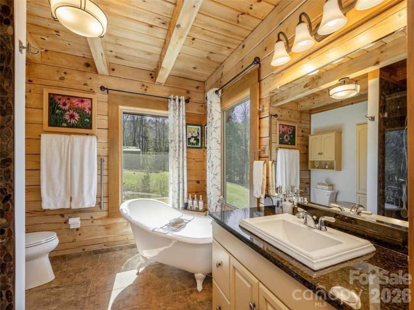 622 Oleta Road, Hendersonville, NC 28792.  MLS# CAR4361003, YatesRealty ID 9955. 
