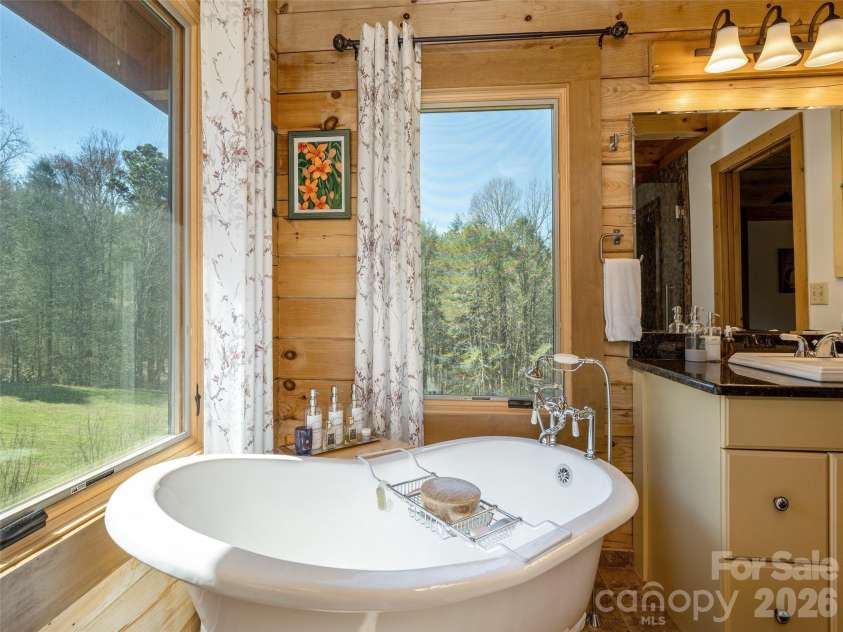 622 Oleta Road, Hendersonville, NC 28792.  MLS# CAR4361003, YatesRealty ID 9955. 