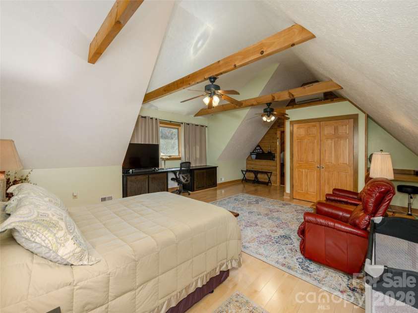 622 Oleta Road, Hendersonville, NC 28792.  MLS# CAR4361003, YatesRealty ID 9955. 