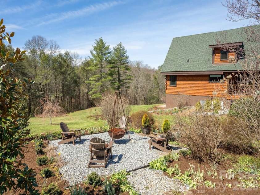 622 Oleta Road, Hendersonville, NC 28792.  MLS# CAR4361003, YatesRealty ID 9955. 