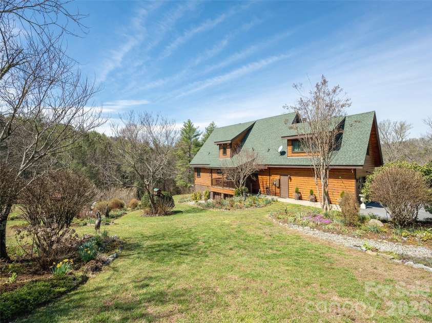 622 Oleta Road, Hendersonville, NC 28792.  MLS# CAR4361003, YatesRealty ID 9955. 