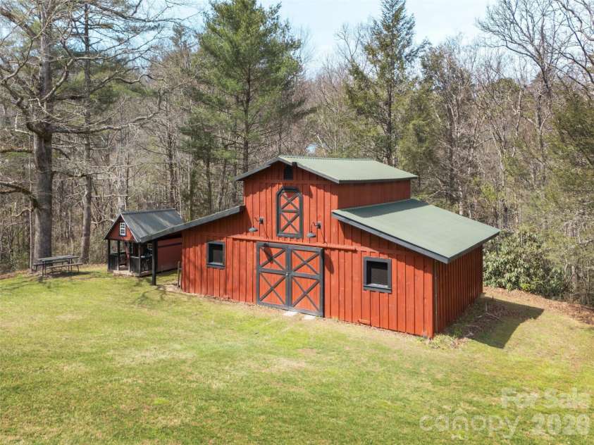 622 Oleta Road, Hendersonville, NC 28792.  MLS# CAR4361003, YatesRealty ID 9955. 