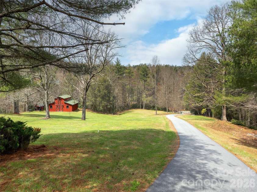 622 Oleta Road, Hendersonville, NC 28792.  MLS# CAR4361003, YatesRealty ID 9955. 