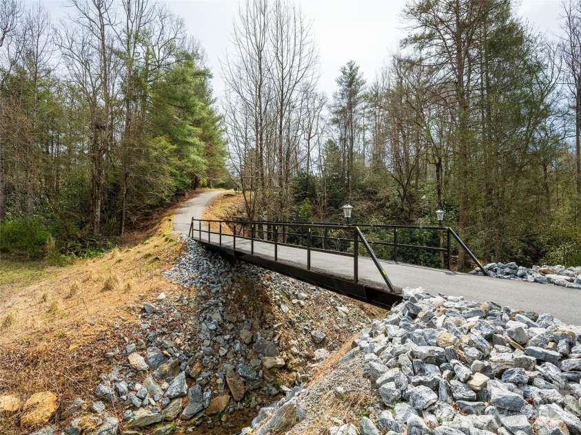 622 Oleta Road, Hendersonville, NC 28792.  MLS# CAR4361003, YatesRealty ID 9955. 