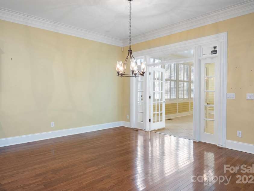 16919 Hedgerow Park Road, Charlotte, NC 28277.  MLS# CAR4249094, YatesRealty ID 9957. CASUAL DINING