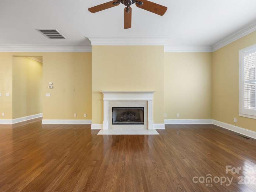16919 Hedgerow Park Road, Charlotte, NC 28277.  MLS# CAR4249094, YatesRealty ID 9957. FIREPLACE