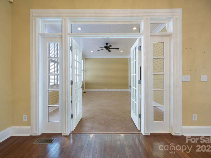 16919 Hedgerow Park Road, Charlotte, NC 28277.  MLS# CAR4249094, YatesRealty ID 9957. GREAT ROOM FLOWS TO SUNROOM