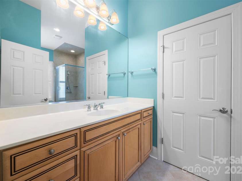 16919 Hedgerow Park Road, Charlotte, NC 28277.  MLS# CAR4249094, YatesRealty ID 9957. OWNER'S BATH