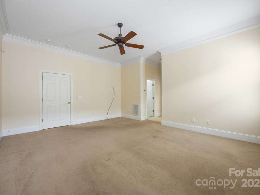 16919 Hedgerow Park Road, Charlotte, NC 28277.  MLS# CAR4249094, YatesRealty ID 9957. OWNER'S SUITE