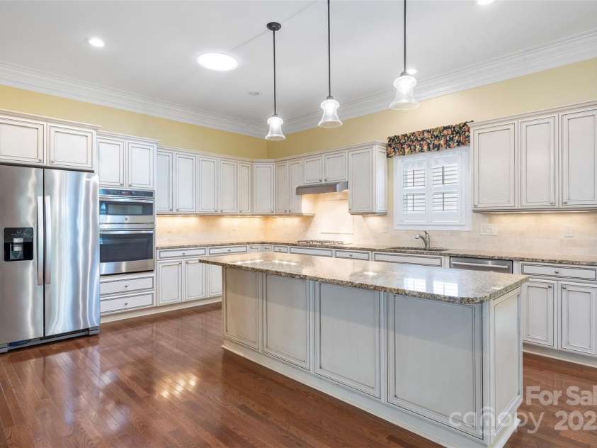16919 Hedgerow Park Road, Charlotte, NC 28277.  MLS# CAR4249094, YatesRealty ID 9957. WALL OVEN and MICROWAVE