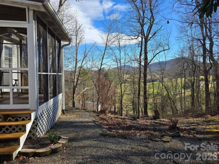 129 Oak Trails Pass, Leicester, NC 28748.  MLS# CAR4329467, YatesRealty ID 9958. 