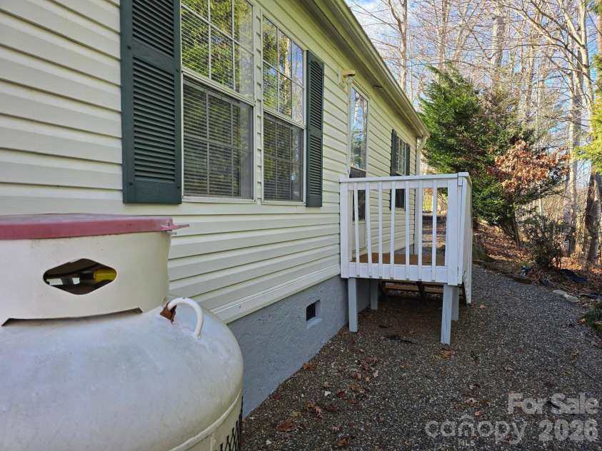 129 Oak Trails Pass, Leicester, NC 28748.  MLS# CAR4329467, YatesRealty ID 9958. 