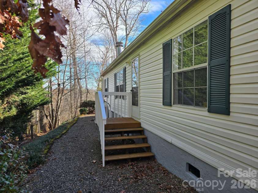 129 Oak Trails Pass, Leicester, NC 28748.  MLS# CAR4329467, YatesRealty ID 9958. 
