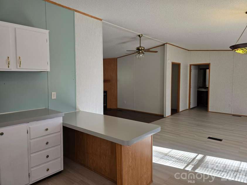 129 Oak Trails Pass, Leicester, NC 28748.  MLS# CAR4329467, YatesRealty ID 9958. 