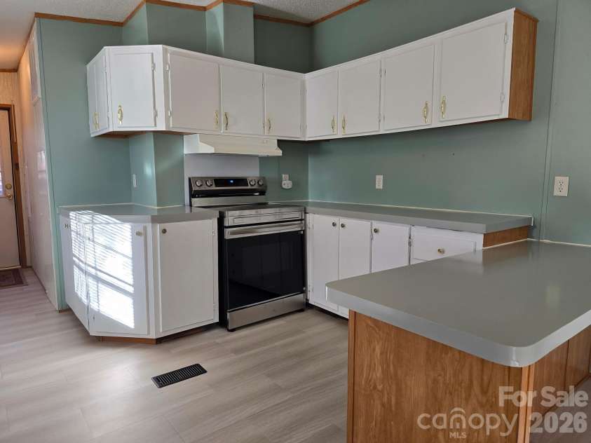 129 Oak Trails Pass, Leicester, NC 28748.  MLS# CAR4329467, YatesRealty ID 9958. 