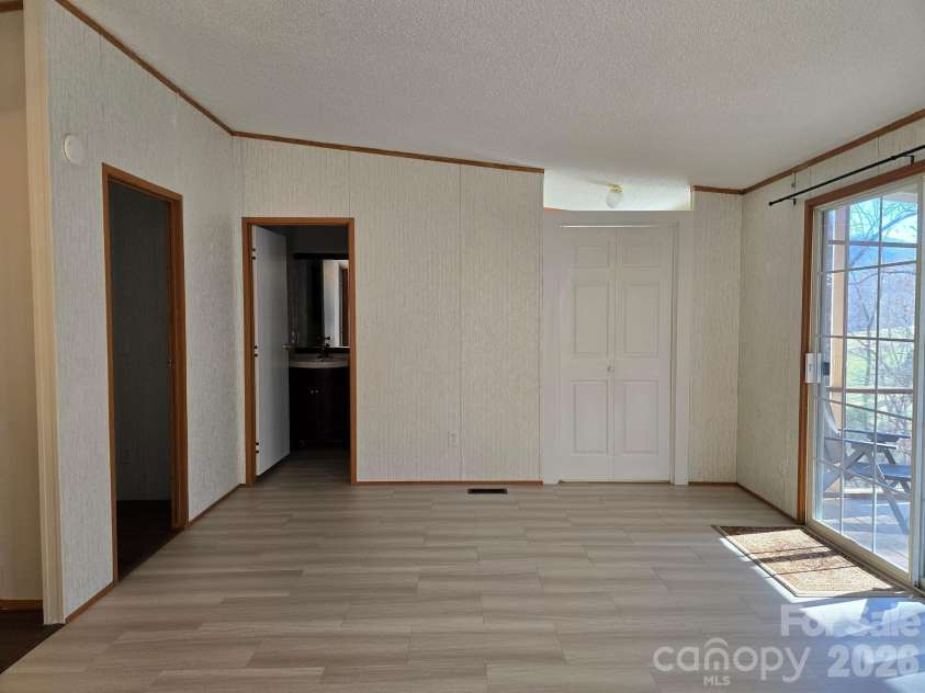 129 Oak Trails Pass, Leicester, NC 28748.  MLS# CAR4329467, YatesRealty ID 9958. 