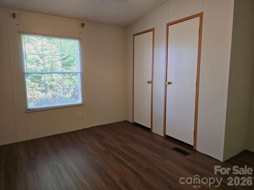 129 Oak Trails Pass, Leicester, NC 28748.  MLS# CAR4329467, YatesRealty ID 9958. 