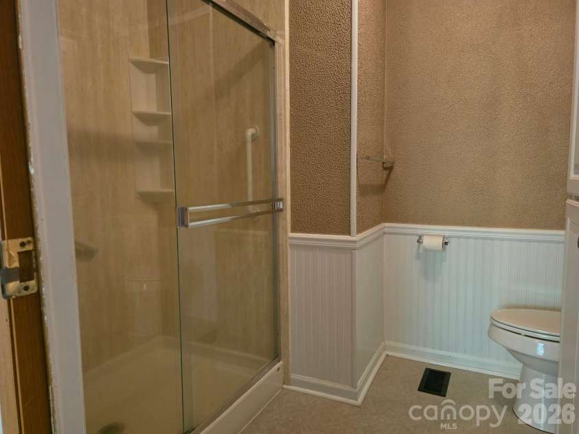 129 Oak Trails Pass, Leicester, NC 28748.  MLS# CAR4329467, YatesRealty ID 9958. 
