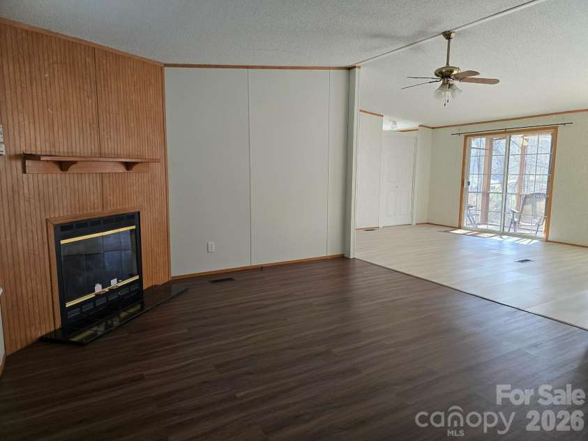129 Oak Trails Pass, Leicester, NC 28748.  MLS# CAR4329467, YatesRealty ID 9958. 