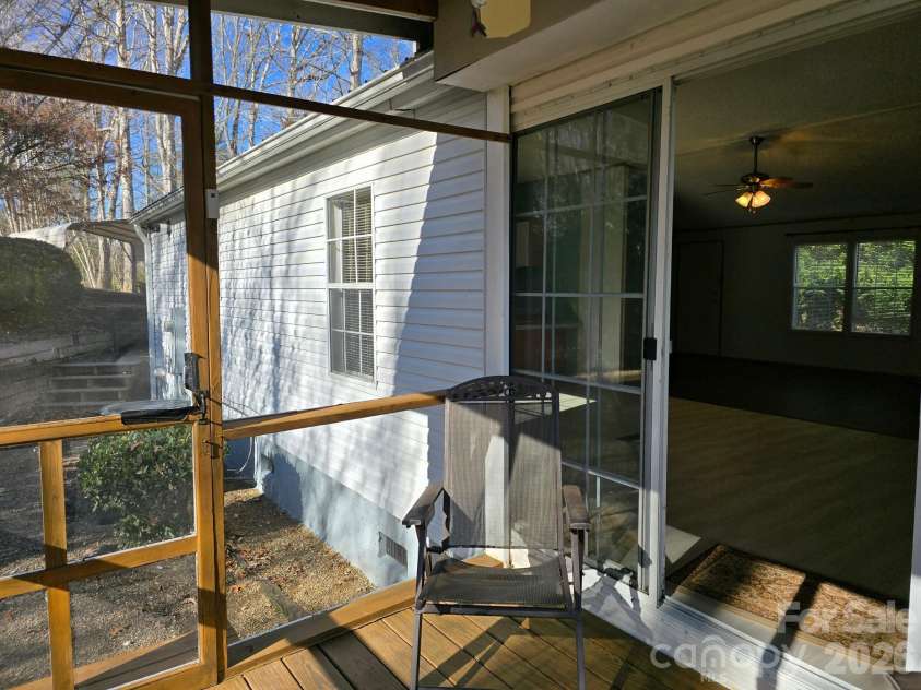 129 Oak Trails Pass, Leicester, NC 28748.  MLS# CAR4329467, YatesRealty ID 9958. 
