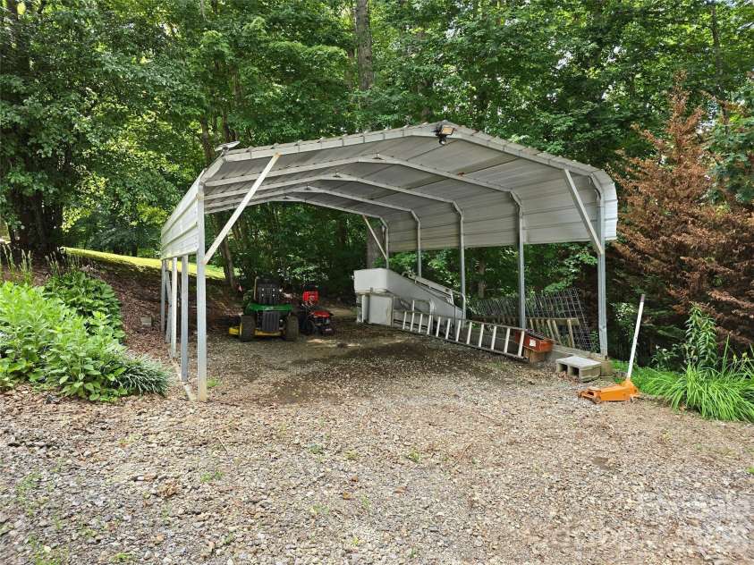 129 Oak Trails Pass, Leicester, NC 28748.  MLS# CAR4329467, YatesRealty ID 9958. 